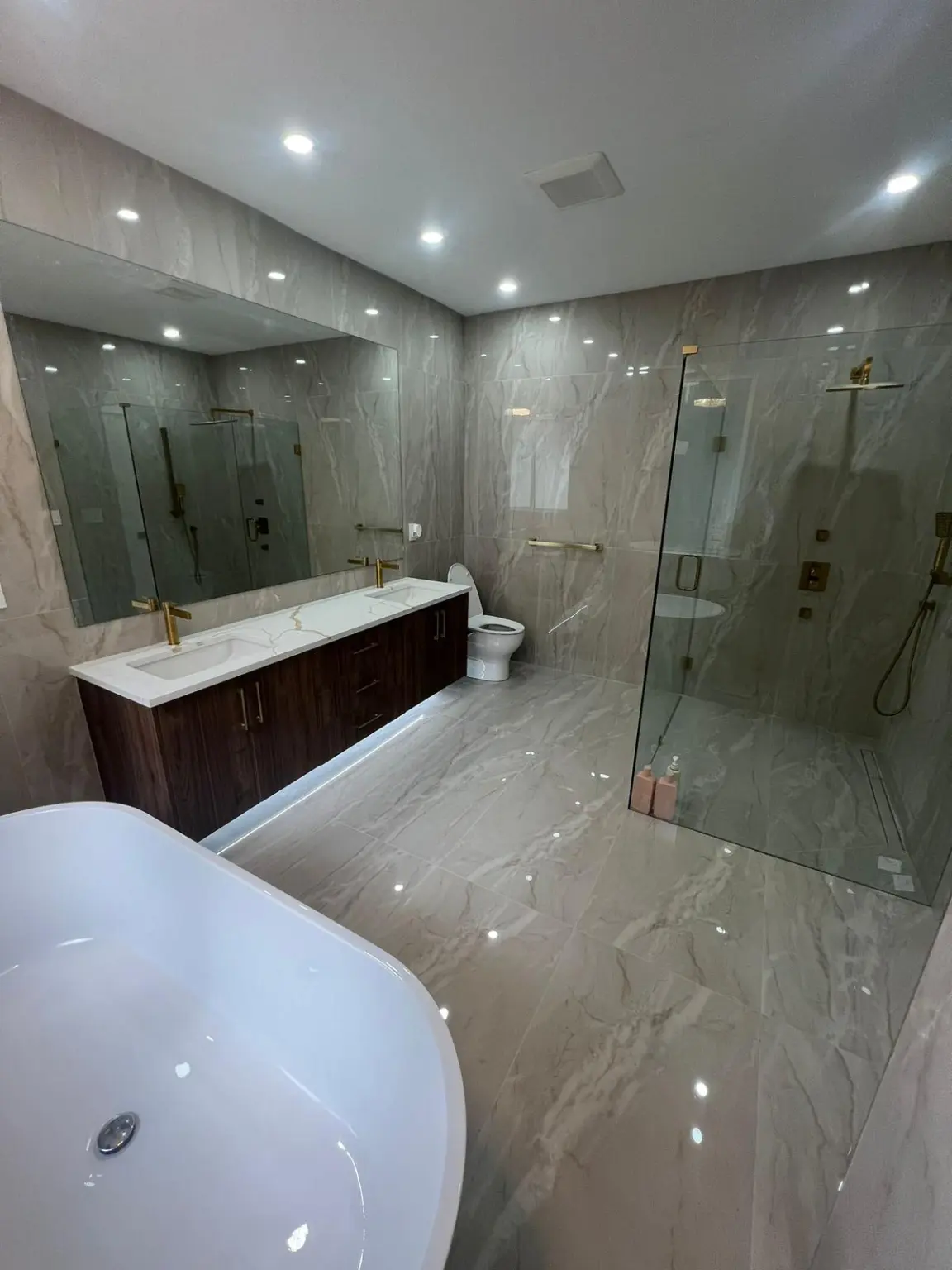 Deluxe Tiles showroom and material selection